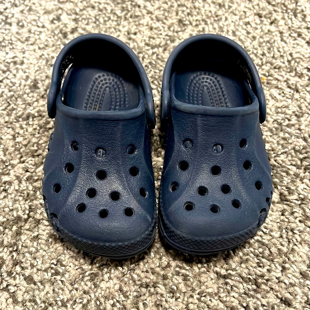 4C Navy Crocs